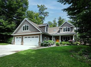 11600 Willow Point Dr, Traverse City, MI 49686
