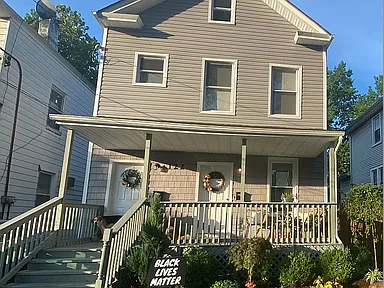 122 W Cherry St — exterior photo