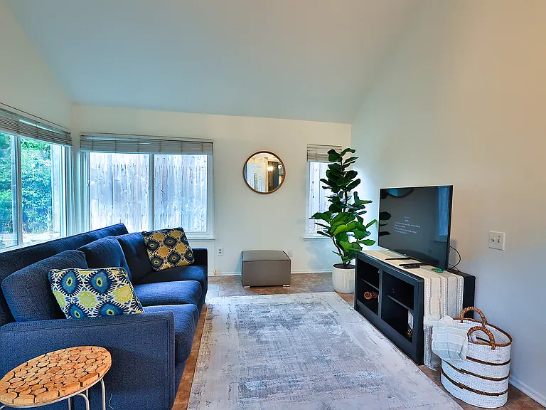 115 Rambling Dr — Photo 9
