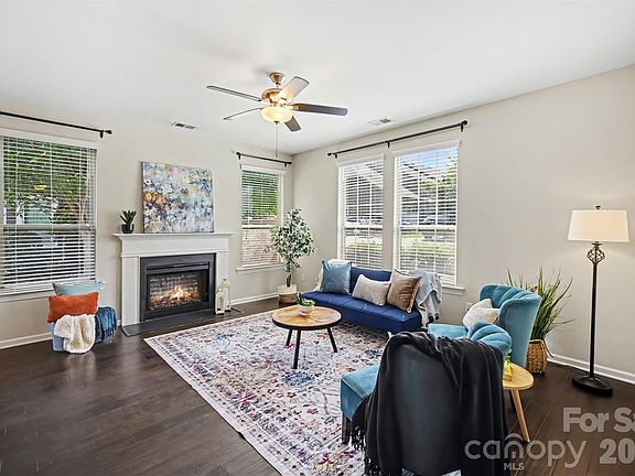 5th image of 824 Ayrshire Ave