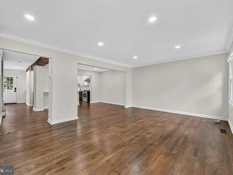 7426 Hallcrest Dr — Photo 15