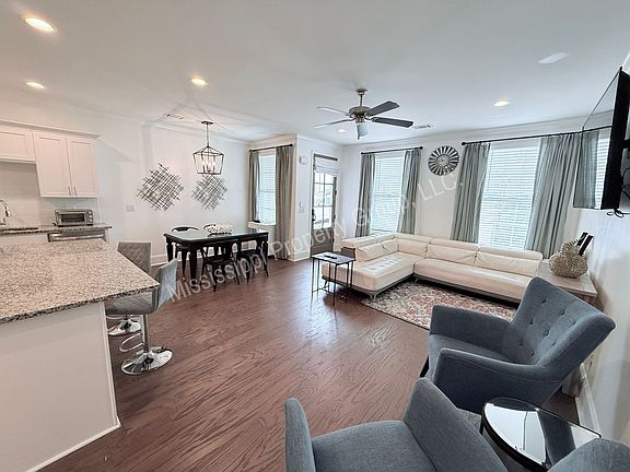 3rd image of 102 Farm View Dr APT 1306