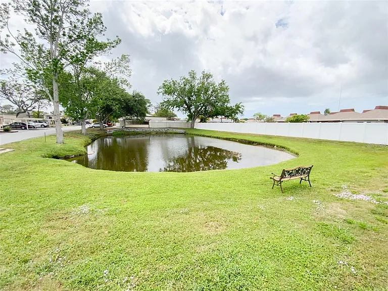 2242 Pinewood Villas Dr — Photo 35