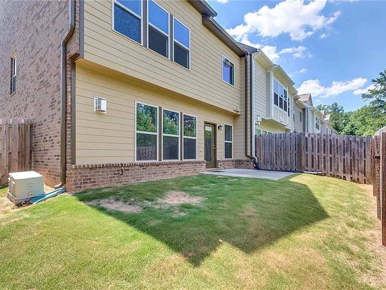 2125 Greencrest Cir — Photo 6