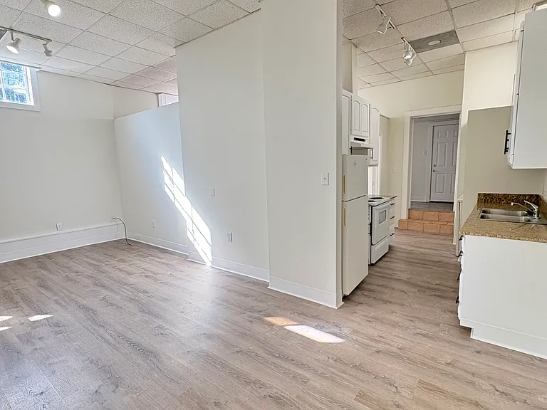 7813 Oak St — Photo 9