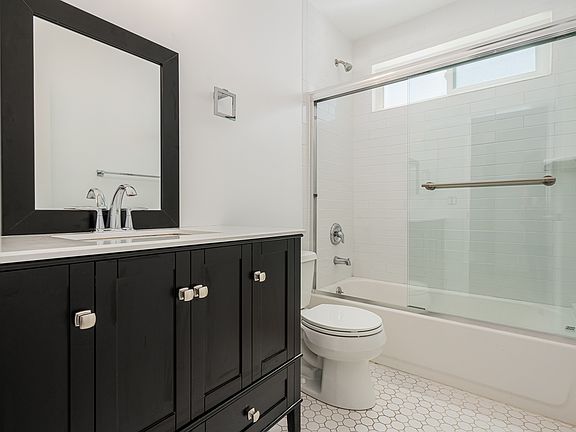 5th image of 1134 23rd St APT 5
