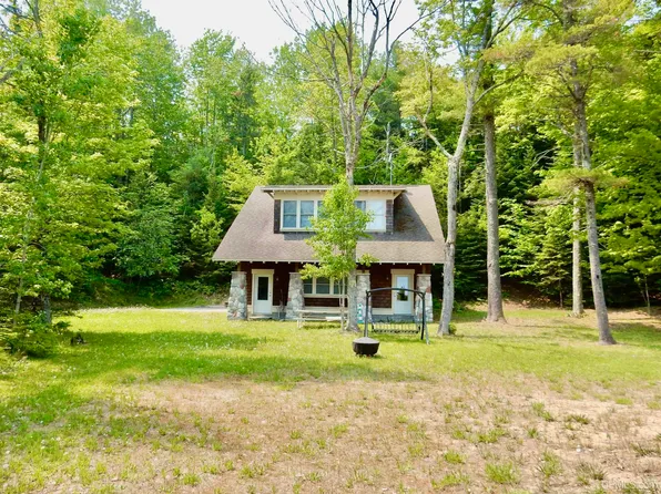3200 Whitecaps Trl, Manistique, MI 49854