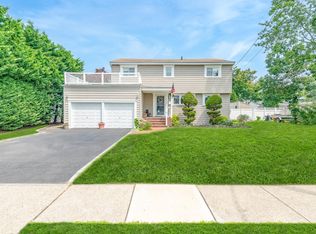 49 Iroquois St E, Massapequa, NY 11758