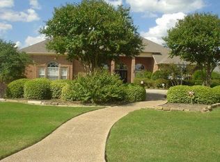309 Meadow Dr, Garland, TX 75182