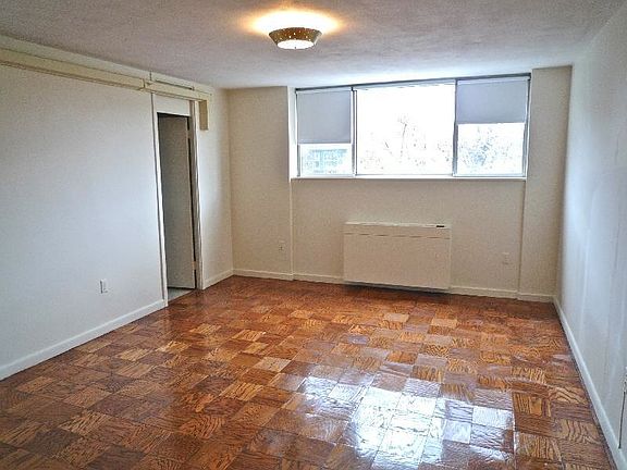 2nd image of 101 Monmouth St APT 914