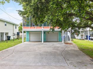 802 3rd St S, Carolina Beach, NC 28428