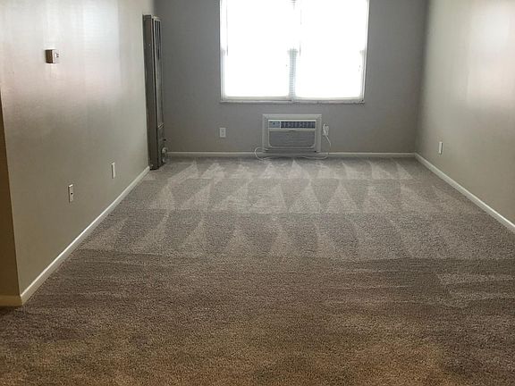 2nd image of 808 Riverview Dr APT 18B