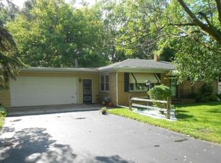 1346 Meadowlane Ave, Racine, WI 53406