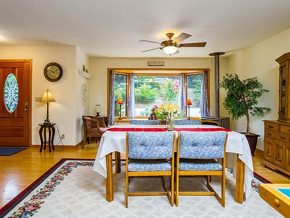 4th image of 185 Oakwood Ln