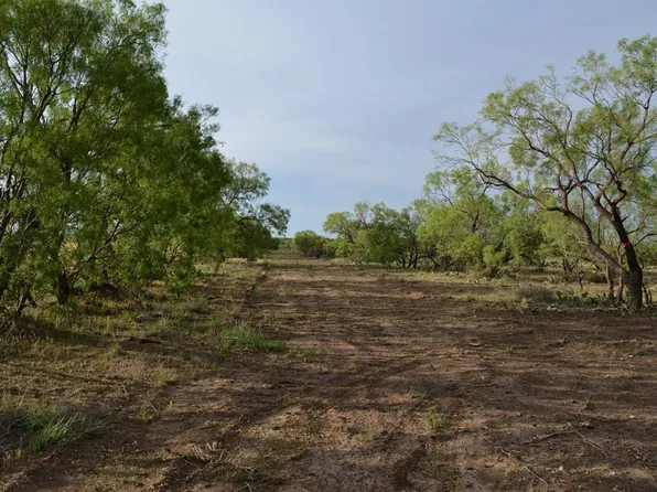 N Fm 1692, Miles, TX 76861