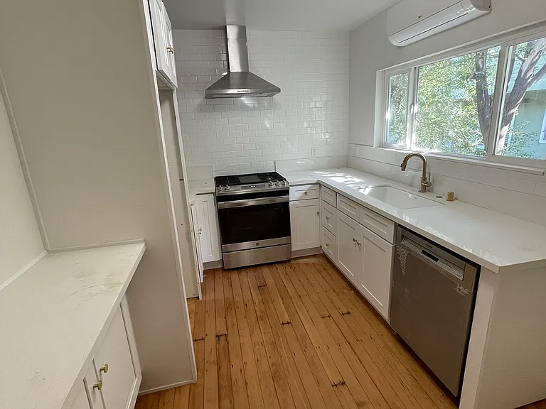 643 Grant St #A — Photo 3