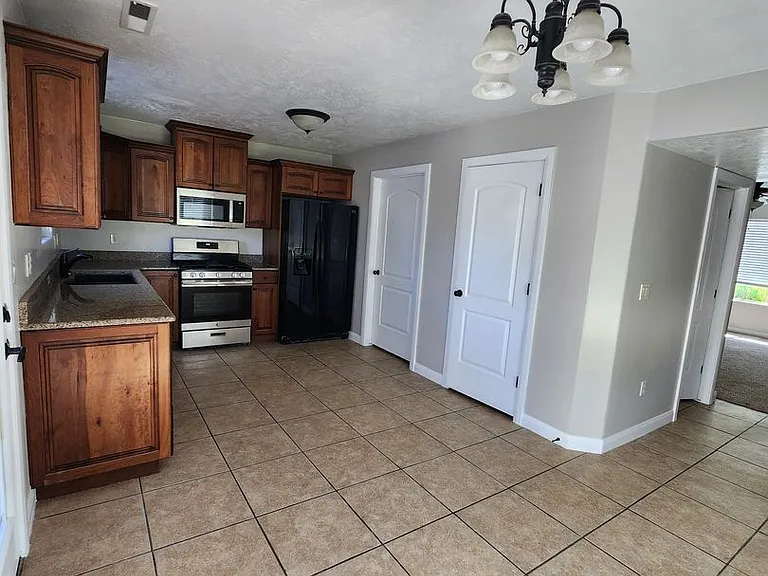 370 W 1425 N #17 — Photo 15