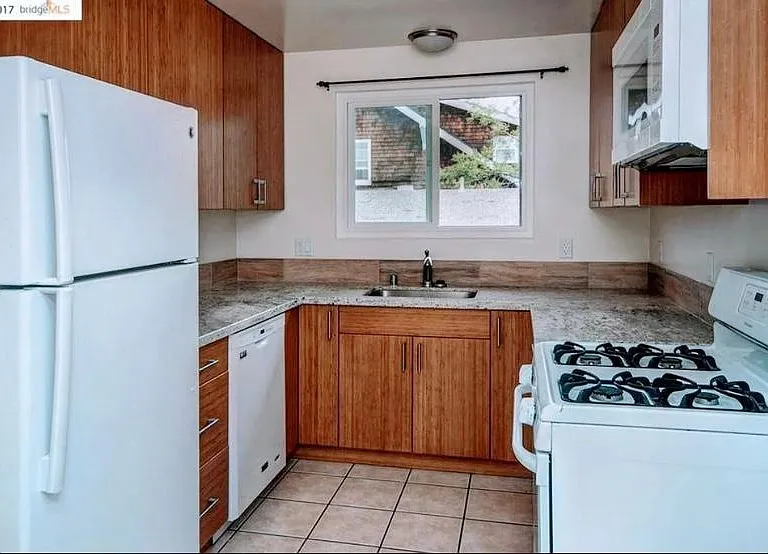 1524 Berkeley Way #A — Photo 2