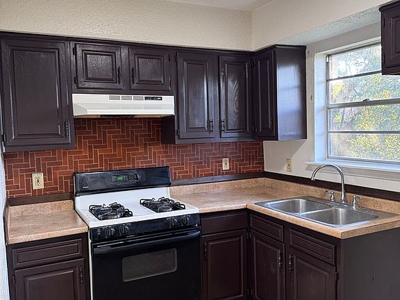 3rd image of 1007 Hendee St Unit B