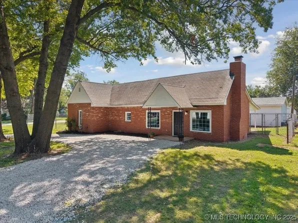 1001 W Maple St, Collinsville, OK 74021