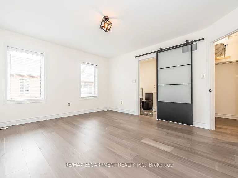 64 City Park Cir — Photo 32