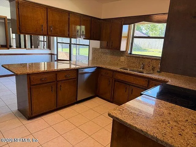 2295 Foxwood Dr — Photo 4