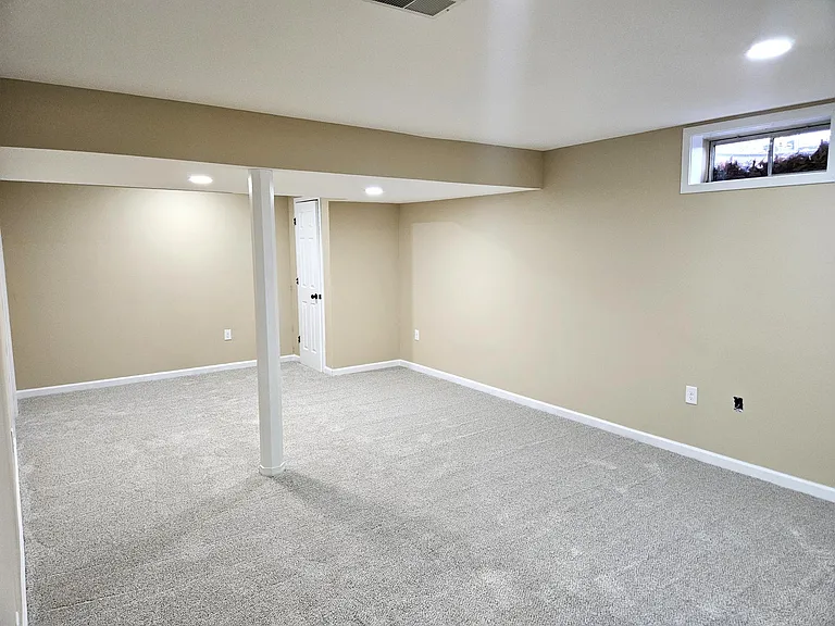 10279 Rosewood Ct — Photo 17