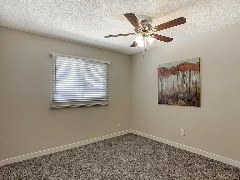 1527 W Hazelwood St — Photo 11