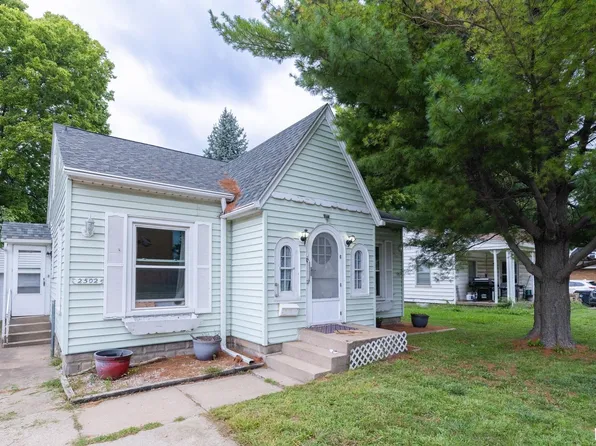 2502 Court St, Pekin, IL 61554