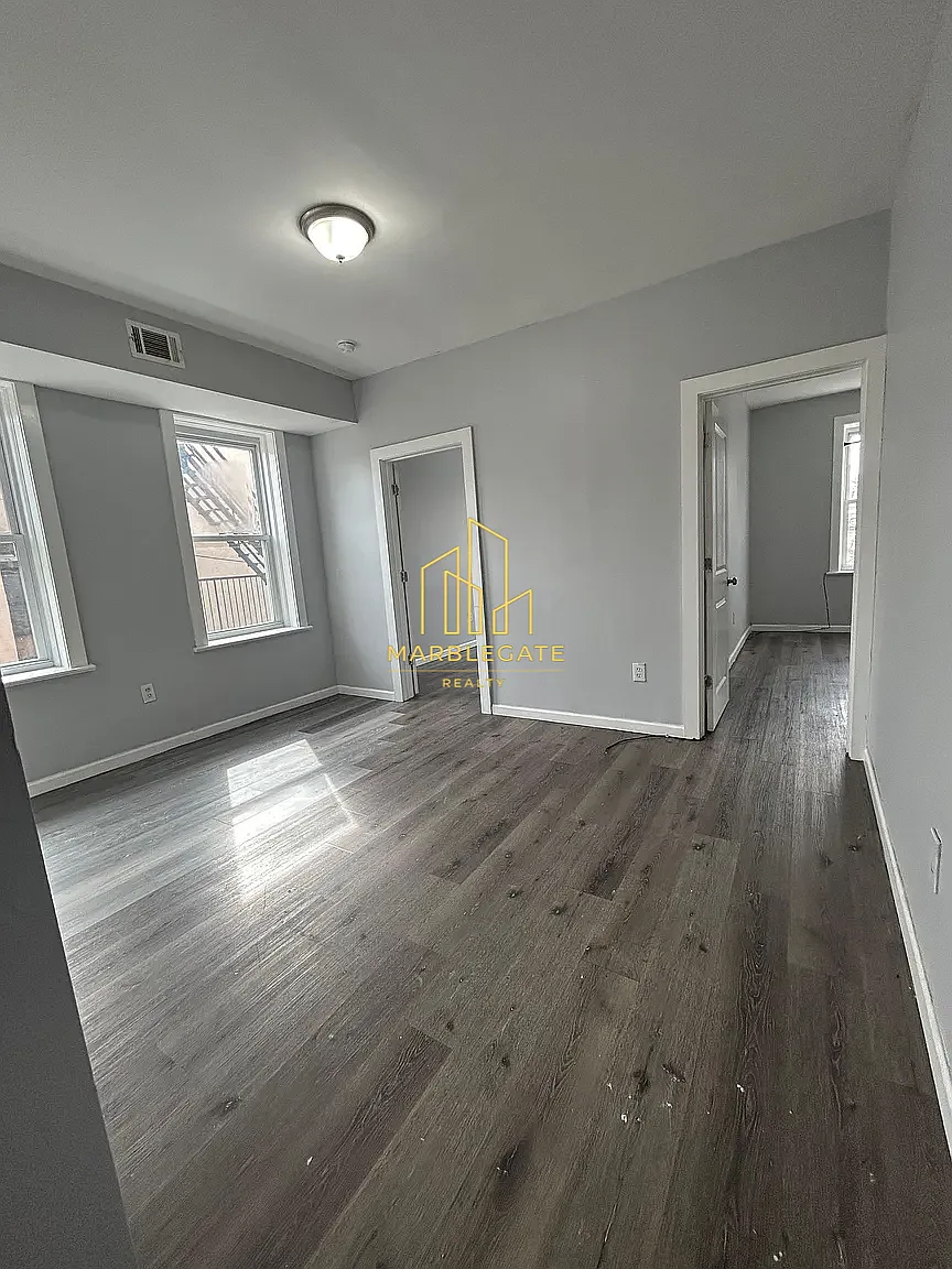 2 bed, 800 sqft, $1,900 — Photo 2