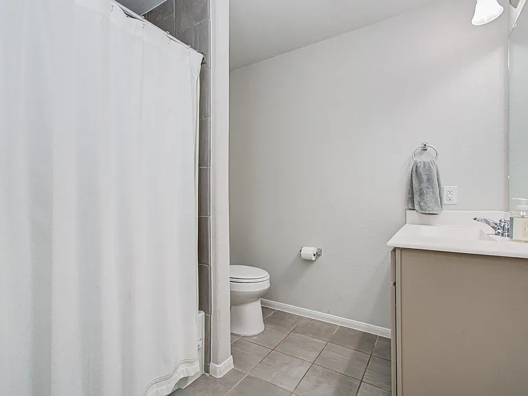 5543 Evanston Ln — Photo 13