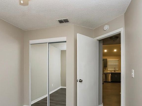 5th image of 12834 Dunhill Dr