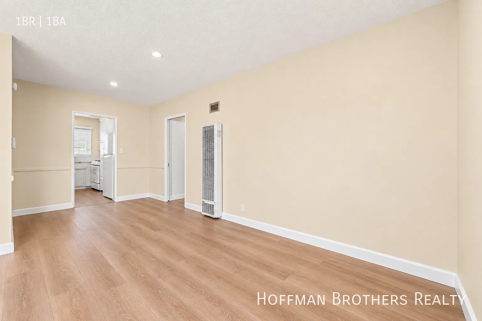 Baldwin Hills Apartment Near Shopping, Parks & Metro Connections — Photo 4