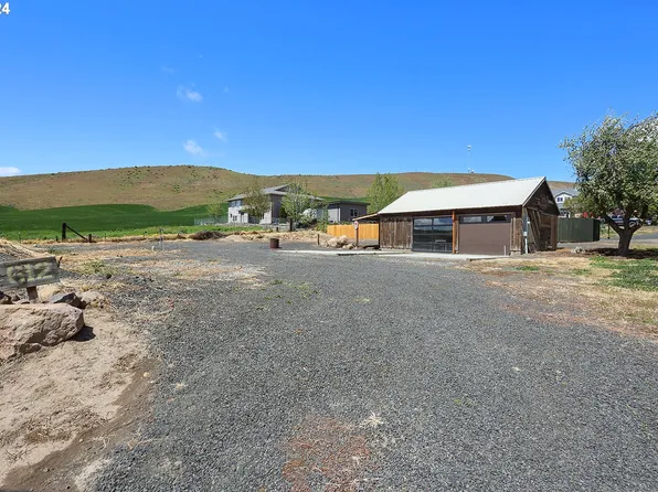 612 NW 3rd St, Dufur, OR 97021