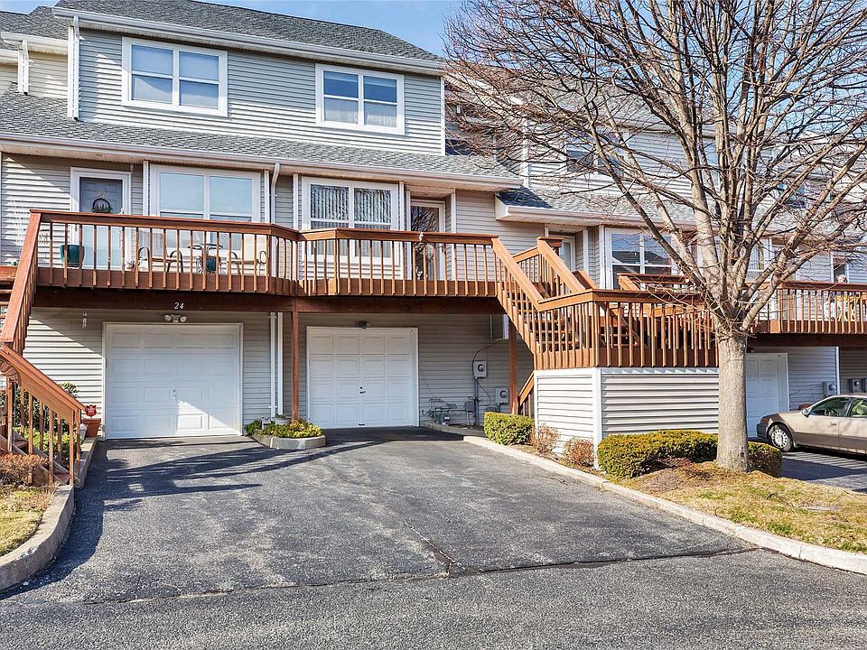1st image of 25 Leeward Ln