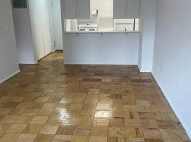 200 E 72nd St