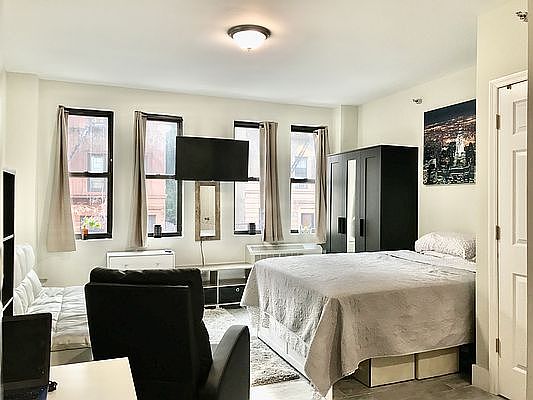 3rd image of 558 W 161st St #1A