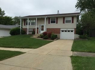 1695 Chippendale Rd, Hoffman Estates, IL 60169