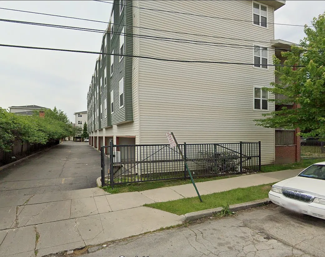 3 bed, 1.5 bath, 1100 sqft, $1,000 — Photo 1
