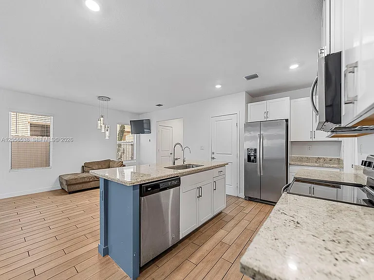 501 NE 6th Ct — Photo 14