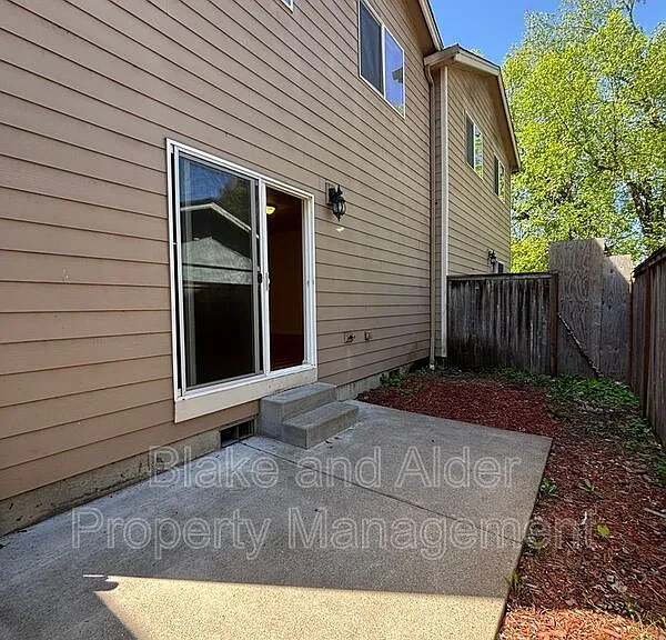 345 Norway St NE — Photo 42