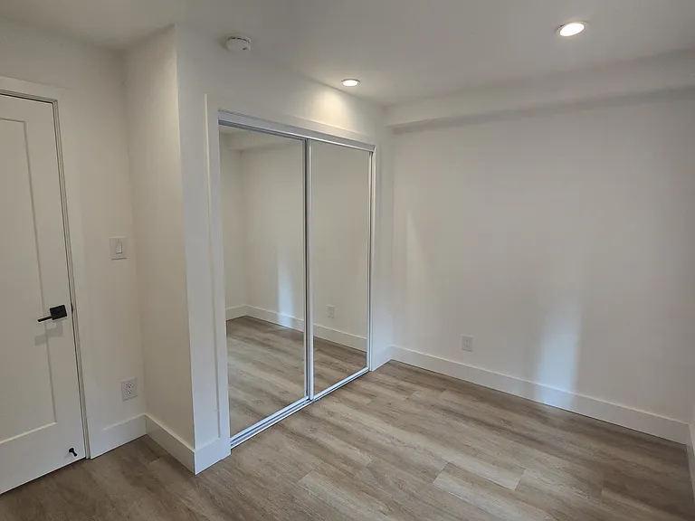 1651 La Salle Ave #B — Photo 9