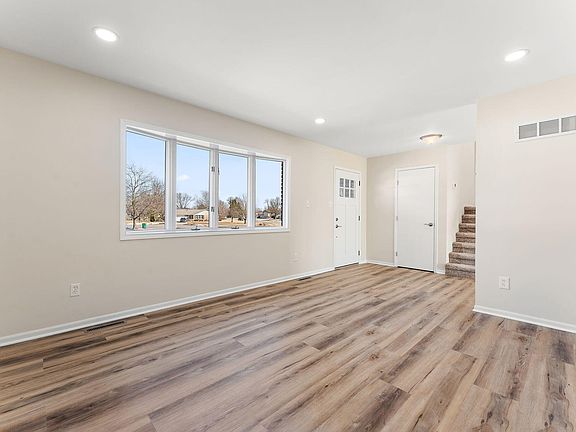 5th image of 2807 W 63rd Ln