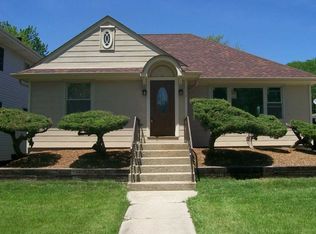 384 Shenstone Rd, Riverside, IL 60546