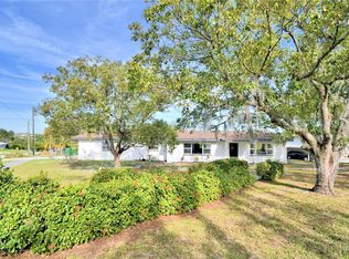 102 4th St N, Dundee, FL 33838