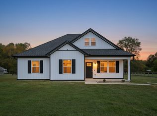 135 Ray Jent Rd, Bethpage, TN 37022