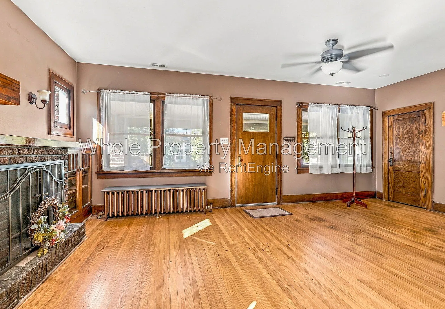 4 bed, 2.0 bath, 2600 sqft, $3,495 — Photo 3