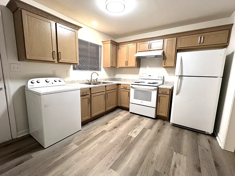 231 Peachtree St — Photo 4