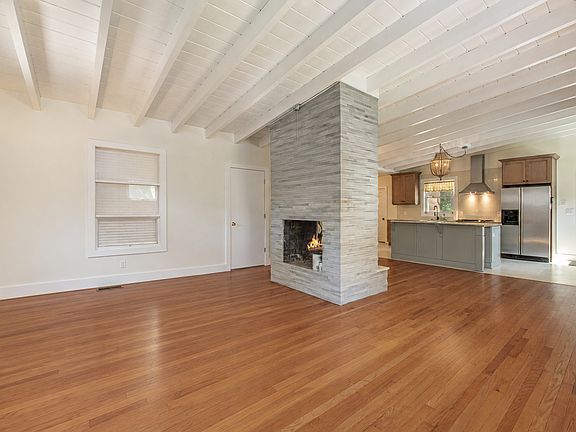 3rd image of 760 Shelley Rd