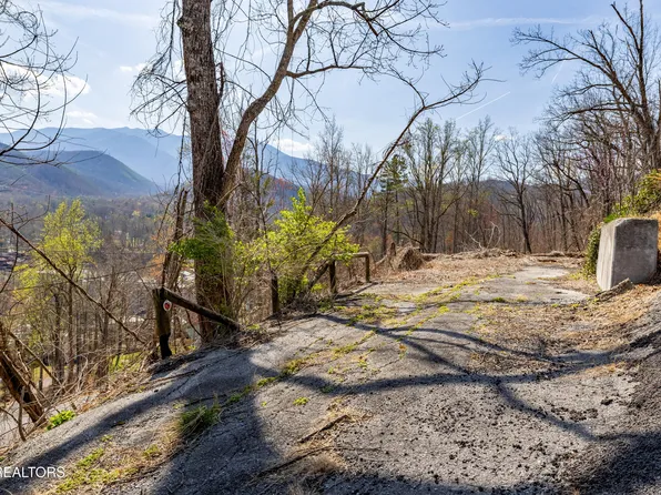 865 Highland Rd, Gatlinburg, TN 37738